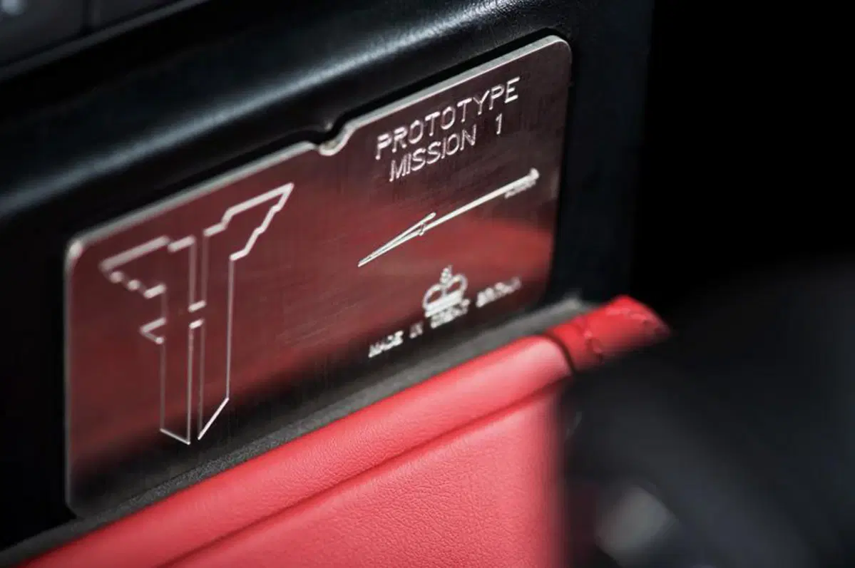 Land Rover Defender: Kahn Design la crea 6x6 (12)