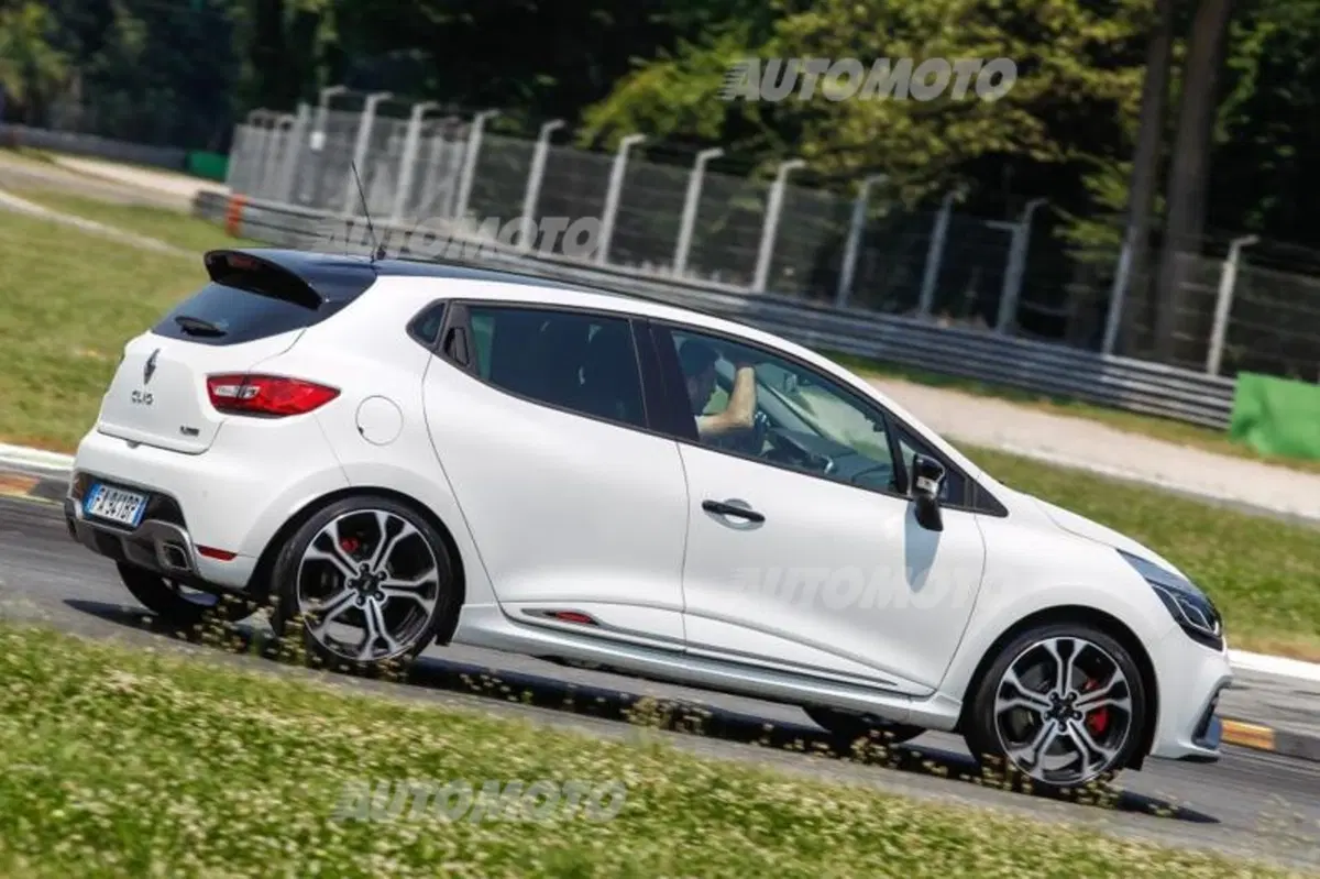 Renault Clio R3T e Clio RS 220 EDC Trophy [VIDEO] (10)