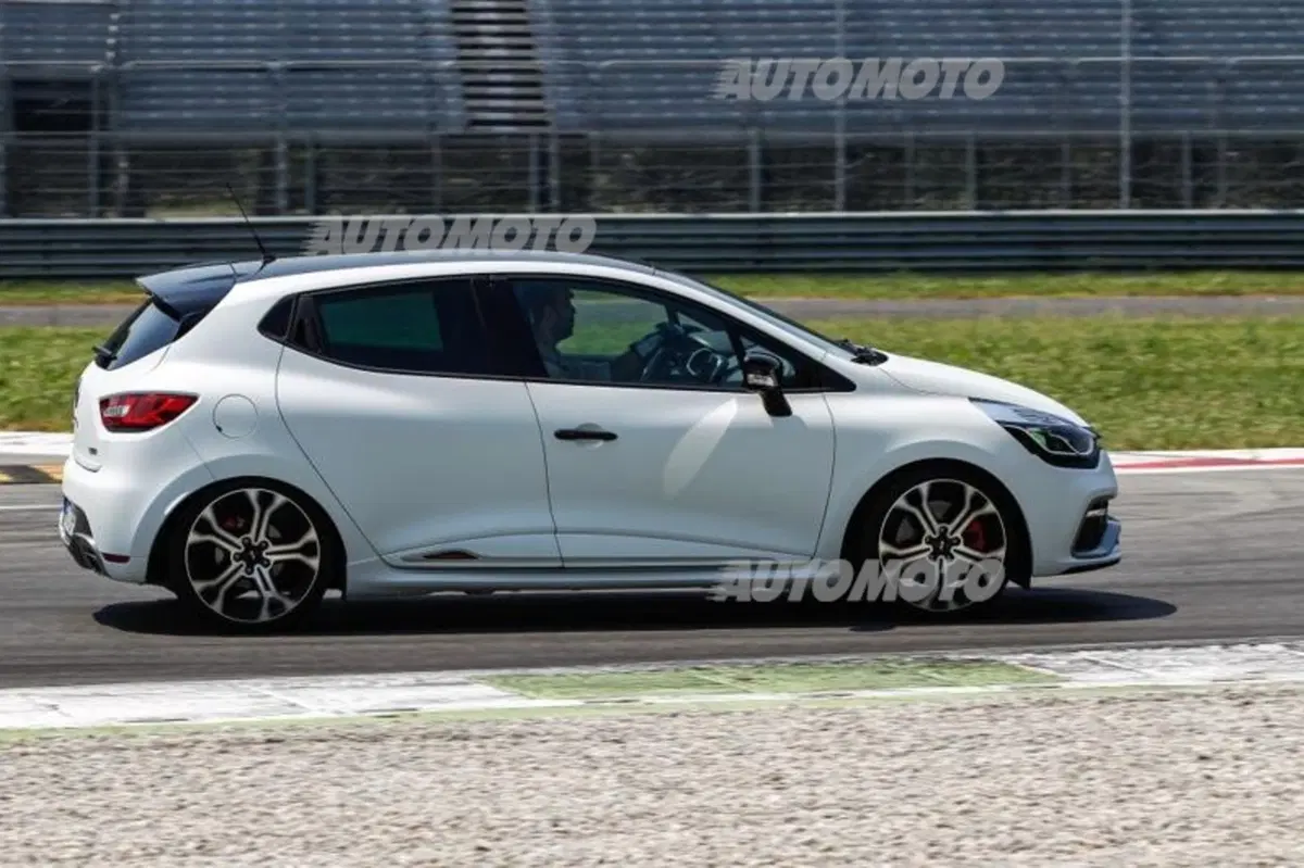 Renault Clio R3T e Clio RS 220 EDC Trophy [VIDEO] (12)