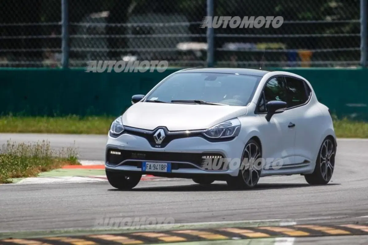 Renault Clio R3T e Clio RS 220 EDC Trophy [VIDEO] (15)