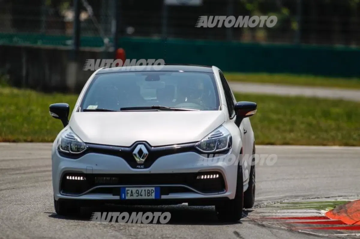 Renault Clio R3T e Clio RS 220 EDC Trophy [VIDEO] (16)