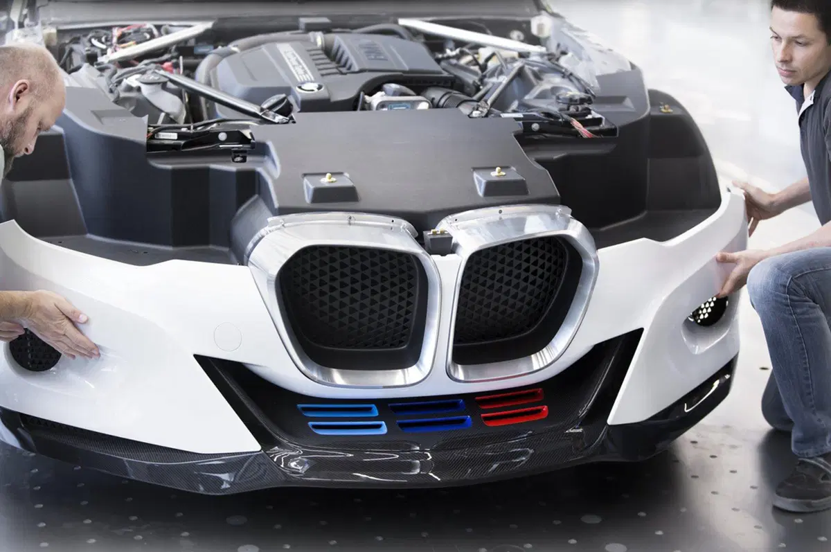BMW 3.0 CSL Hommage R: abito da corsa per Pebble Beach