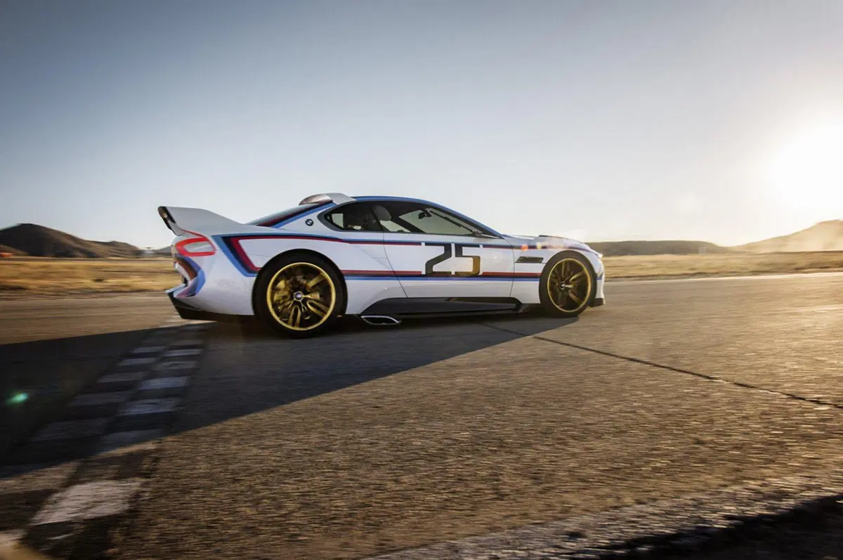 BMW 3.0 CSL Hommage R: abito da corsa per Pebble Beach (6)