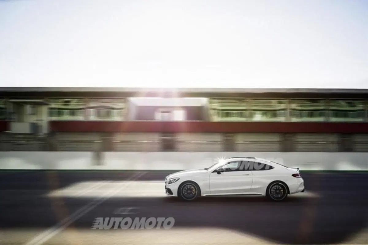 Mercedes AMG C 63 Coupé, estremamente AMG (17)
