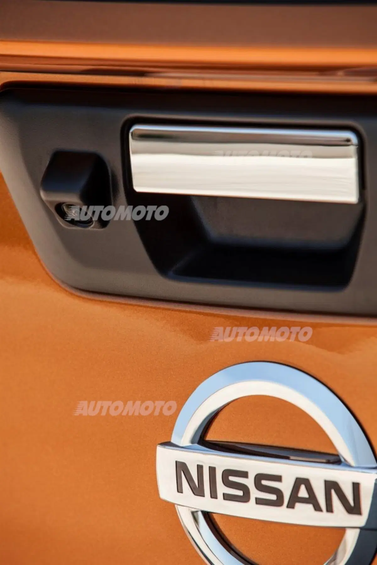Nissan Navara NP300, ecco il nuovo pick-up giapponese (2)