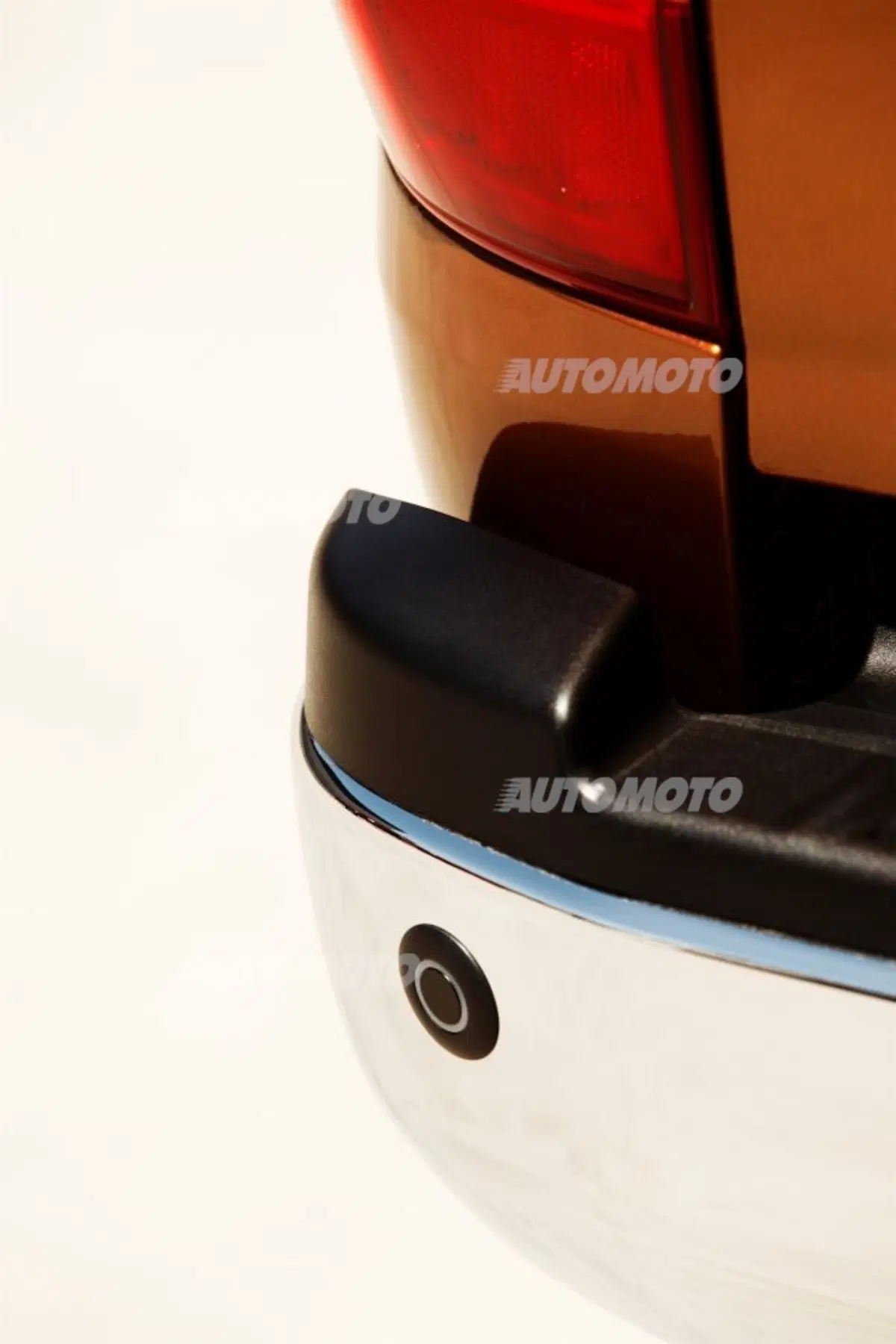 Nissan Navara NP300, ecco il nuovo pick-up giapponese (3)