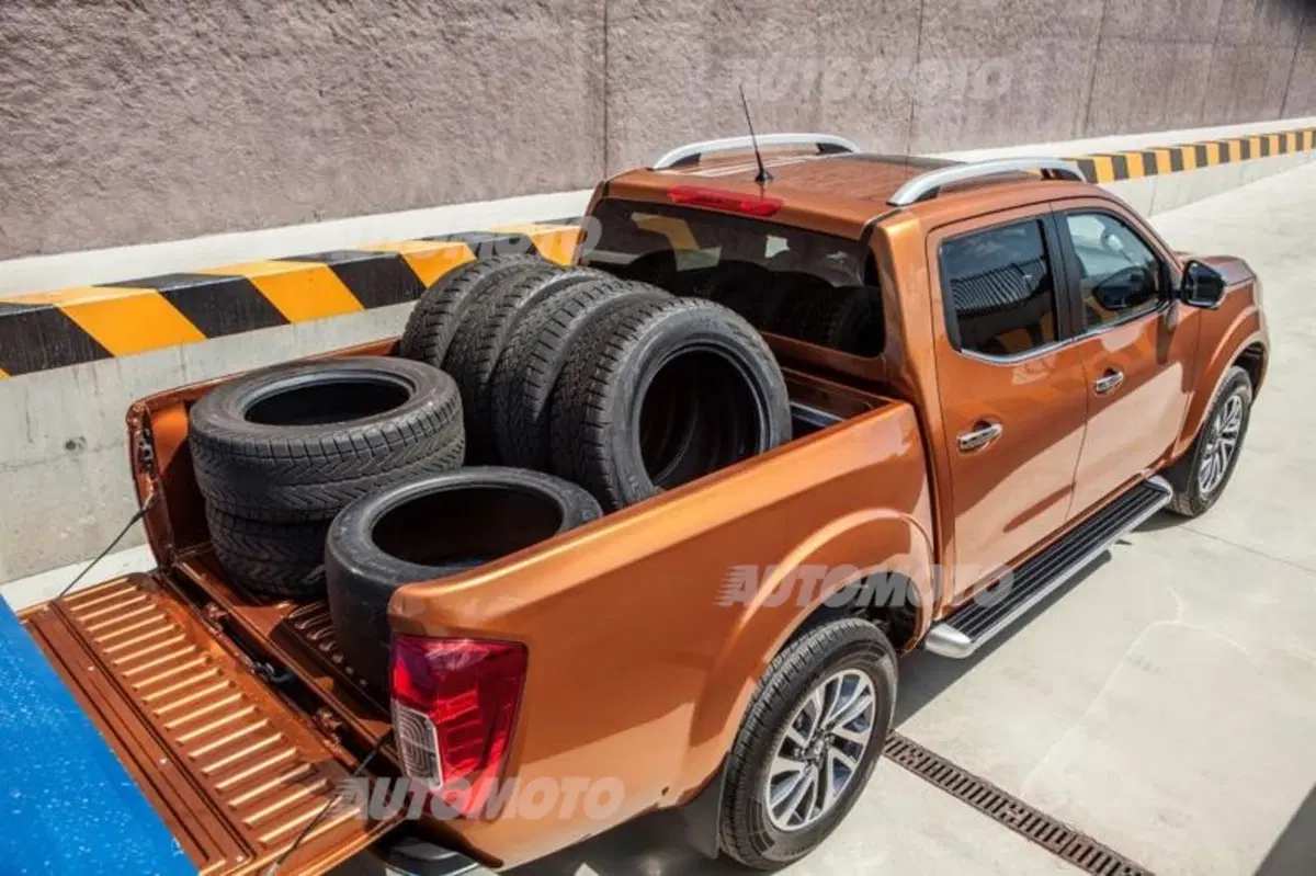 Nissan Navara NP300, ecco il nuovo pick-up giapponese (7)