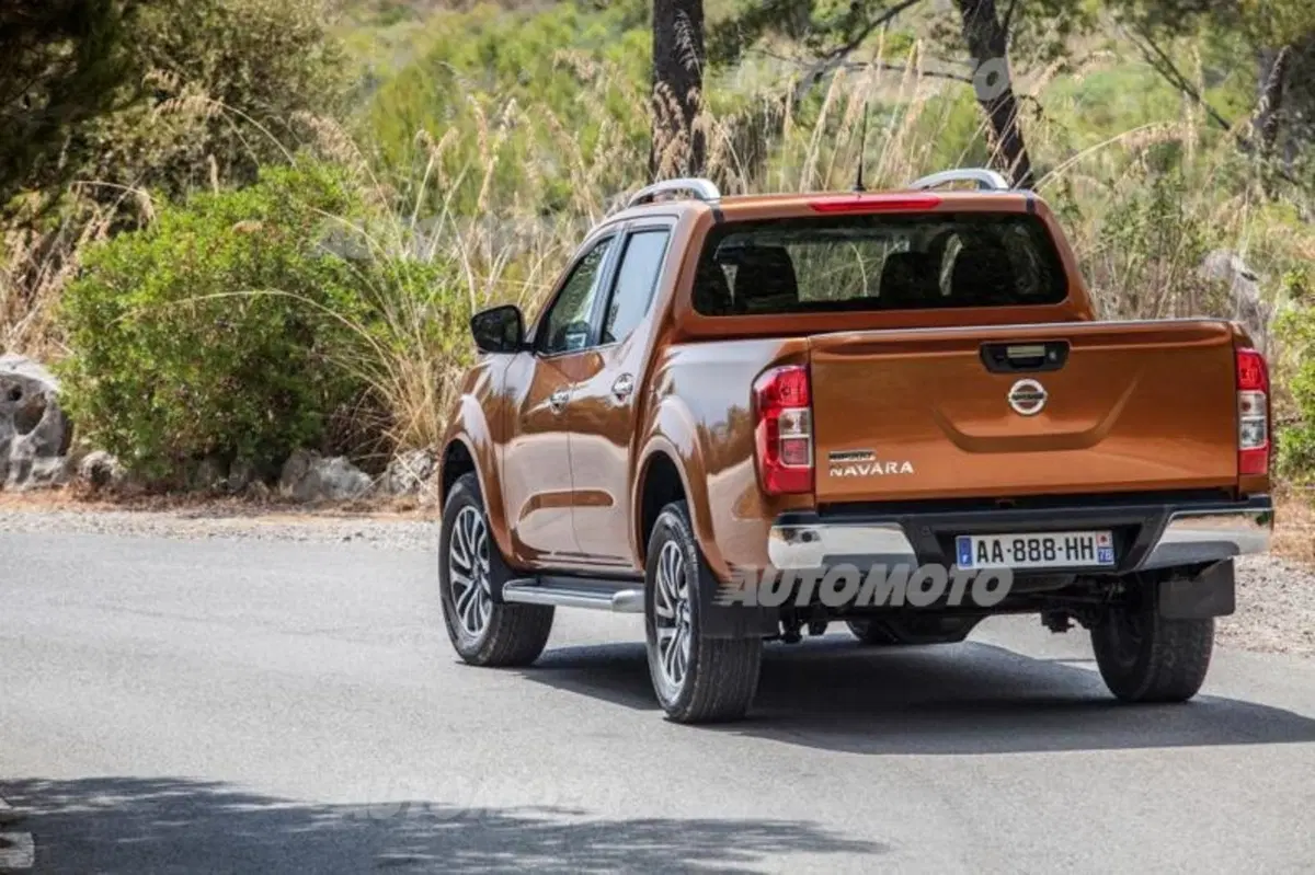 Nissan Navara NP300, ecco il nuovo pick-up giapponese (16)