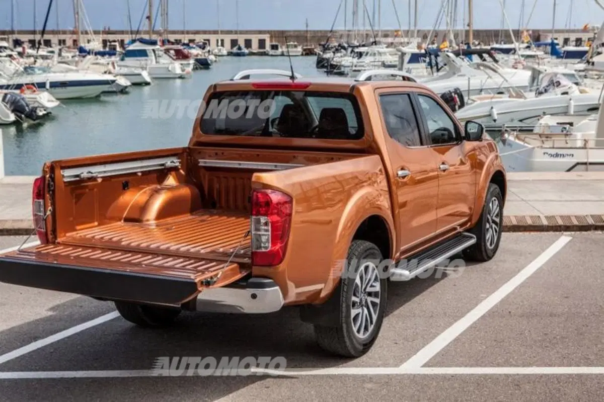 Nissan Navara NP300, ecco il nuovo pick-up giapponese (18)