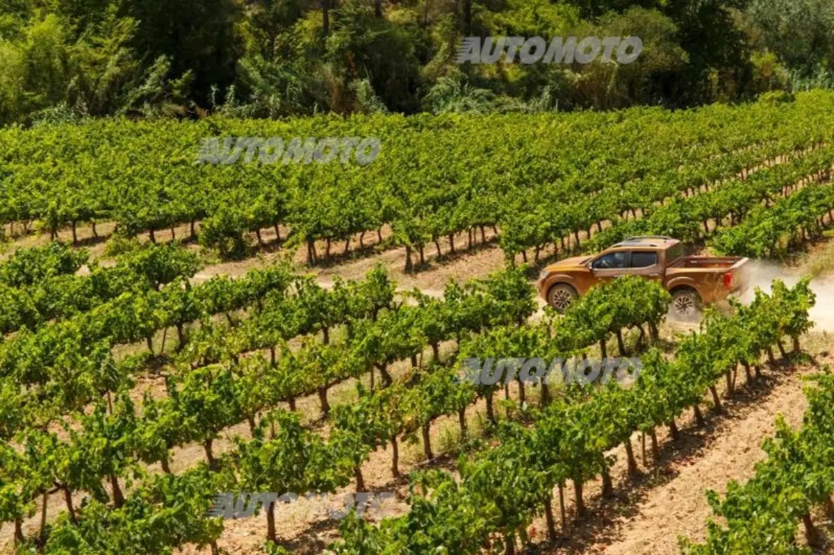 Nissan Navara NP300, ecco il nuovo pick-up giapponese (21)