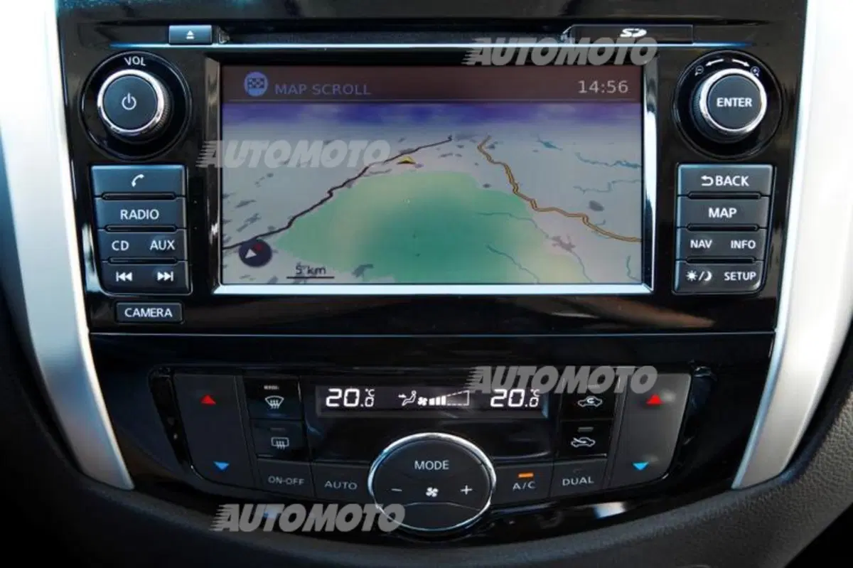 Nissan Navara NP300, ecco il nuovo pick-up giapponese (22)