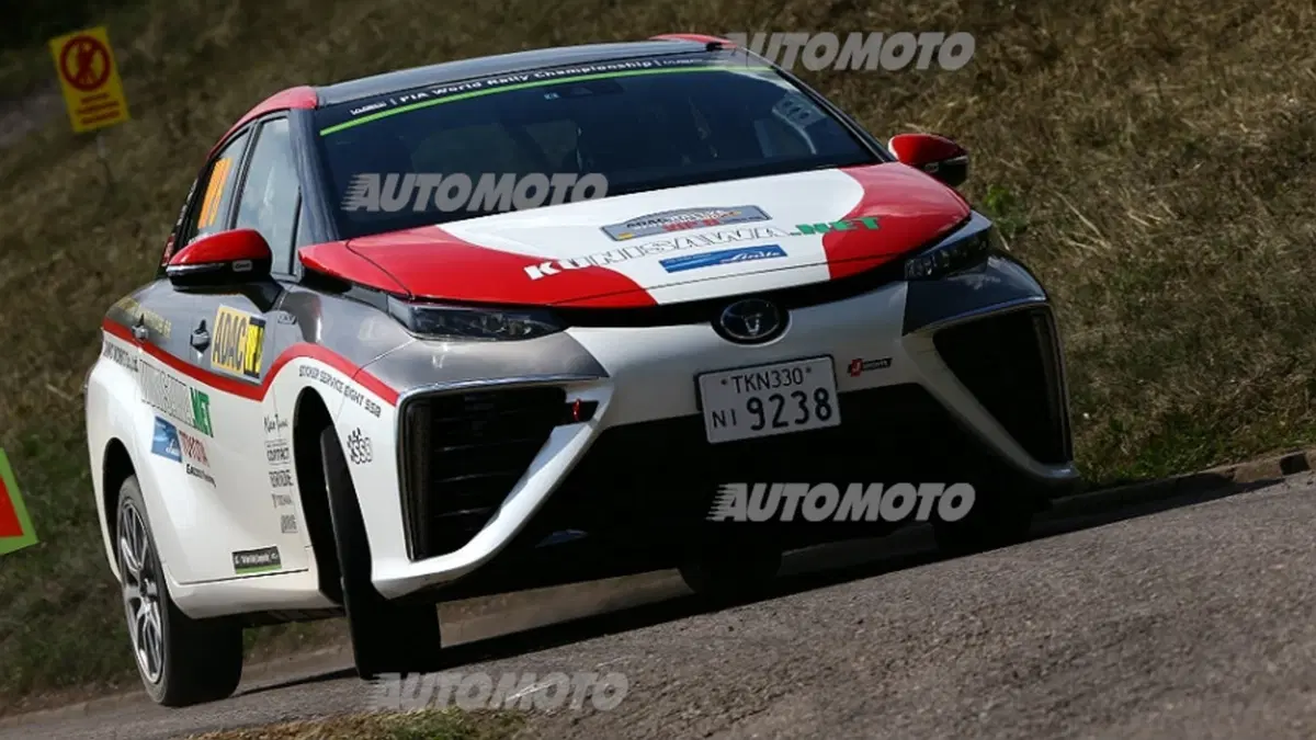 Una Toyota Mirai a idrogeno nel WRC! (5)