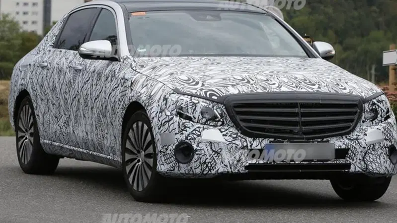 Colpo di scena! Ci sar&agrave; una Mercedes Classe E Maybach