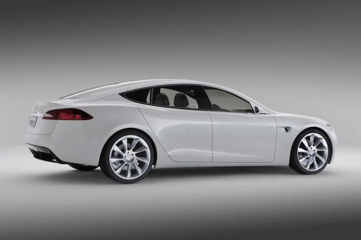 Tesla Model S, è record di autonomia con 728 km [VIDEO] (4)