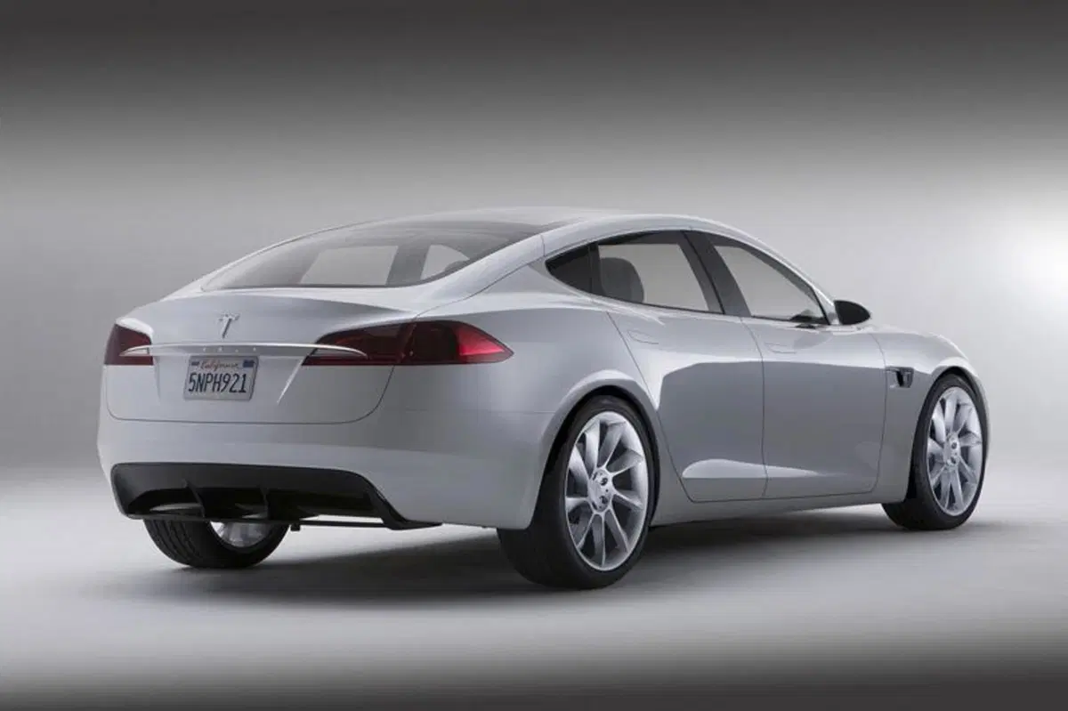 Tesla Model S, è record di autonomia con 728 km [VIDEO] (6)