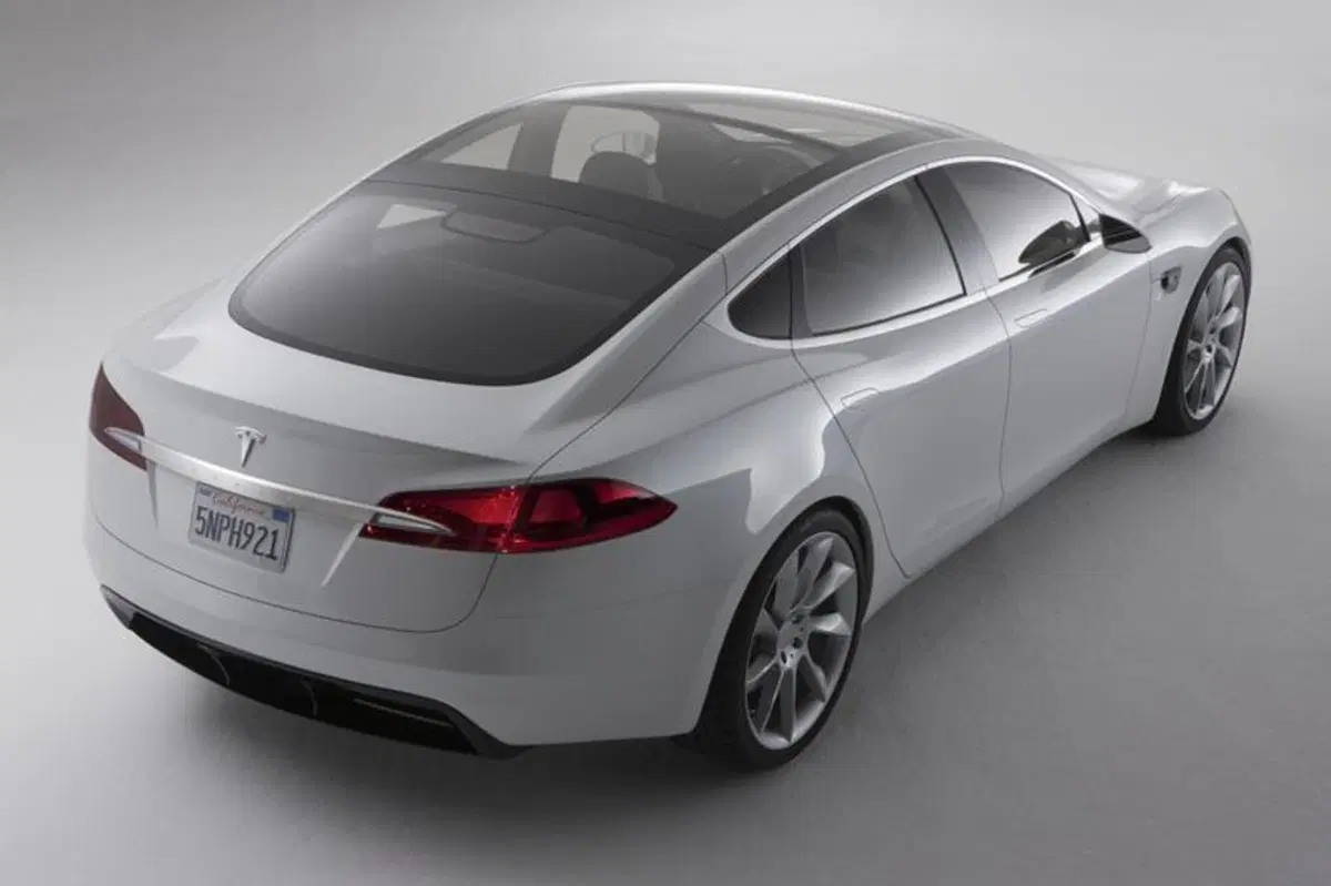 Tesla Model S, è record di autonomia con 728 km [VIDEO] (7)