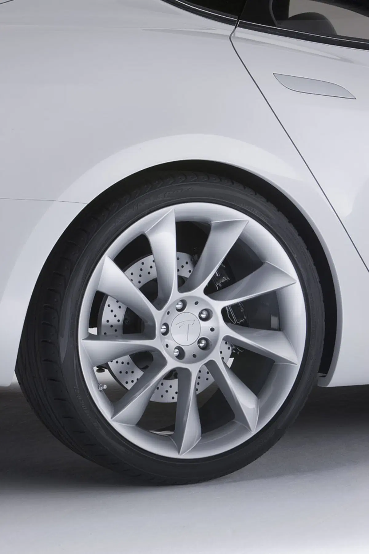 Tesla Model S, è record di autonomia con 728 km [VIDEO] (10)