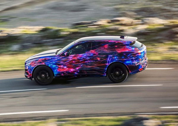 Jaguar F-Pace: promette nuovi standard di guidabilità per la categoria