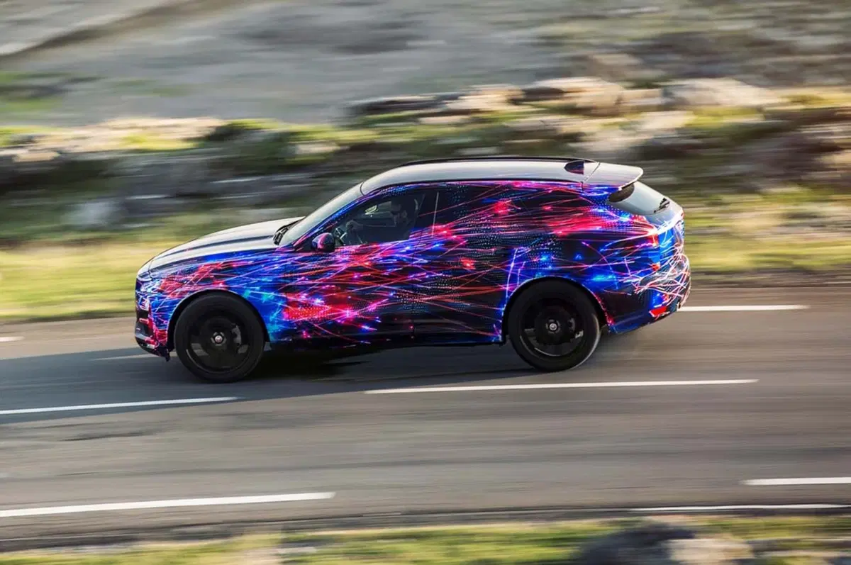 Jaguar F-Pace: promette nuovi standard di guidabilità per la categoria