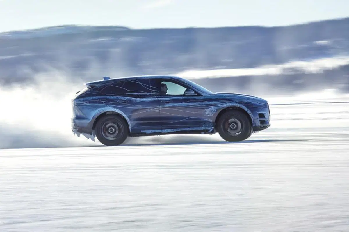 Jaguar F-Pace: promette nuovi standard di guidabilità per la categoria (6)