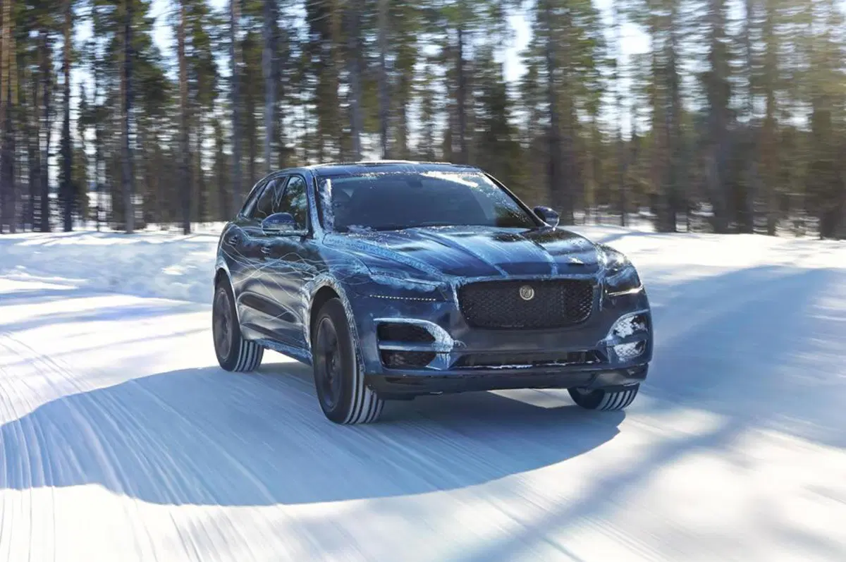 Jaguar F-Pace: promette nuovi standard di guidabilità per la categoria (7)