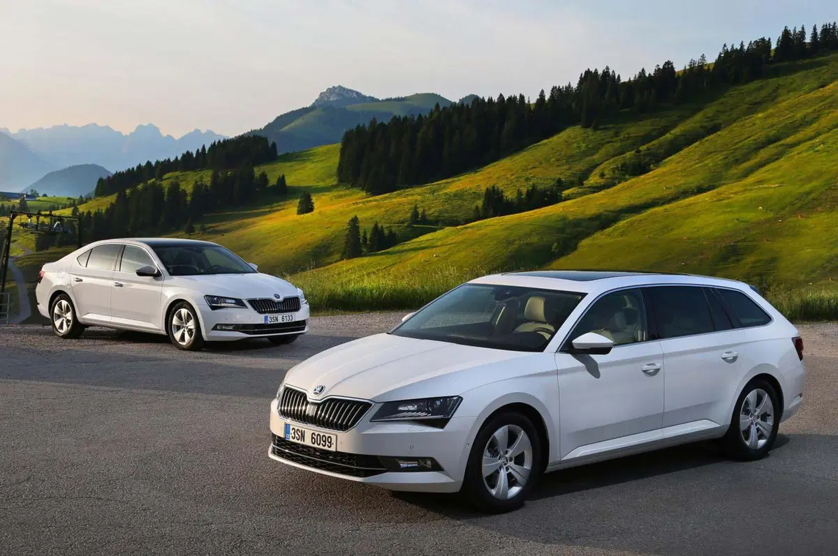 Skoda Superb GreenLine: fino a 1.780 km con un pieno