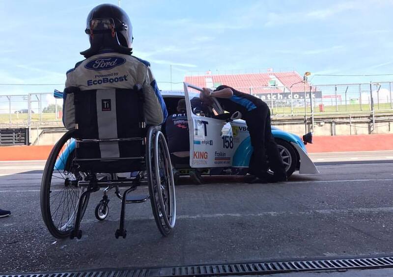 Billy Monger torna al volante di un&#039;auto da corsa 