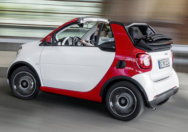 Nuova smart fortwo cabrio: lo spirito è quello di sempre