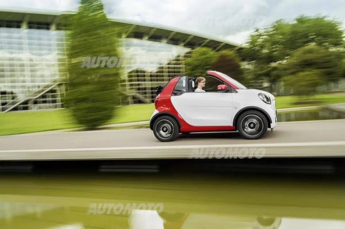 Nuova smart fortwo cabrio: lo spirito è quello di sempre (2)