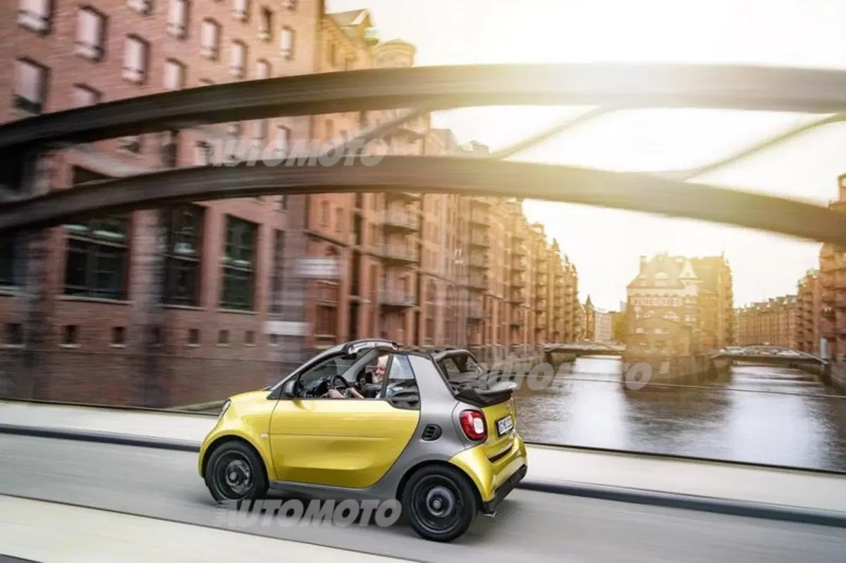Nuova smart fortwo cabrio: lo spirito è quello di sempre (8)