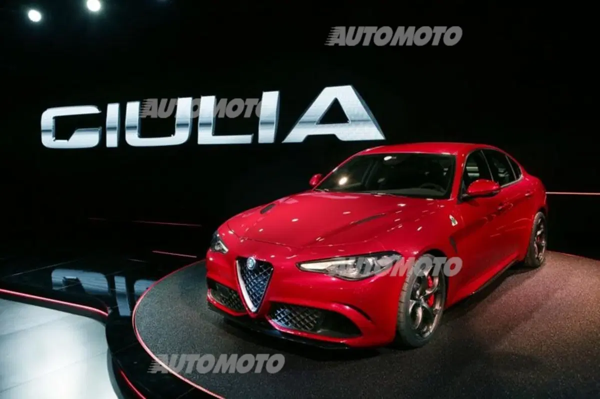 Alfa Giulia in 7’43” al Nürburgring? Sarebbe più veloce di una M4! [Video] (8)