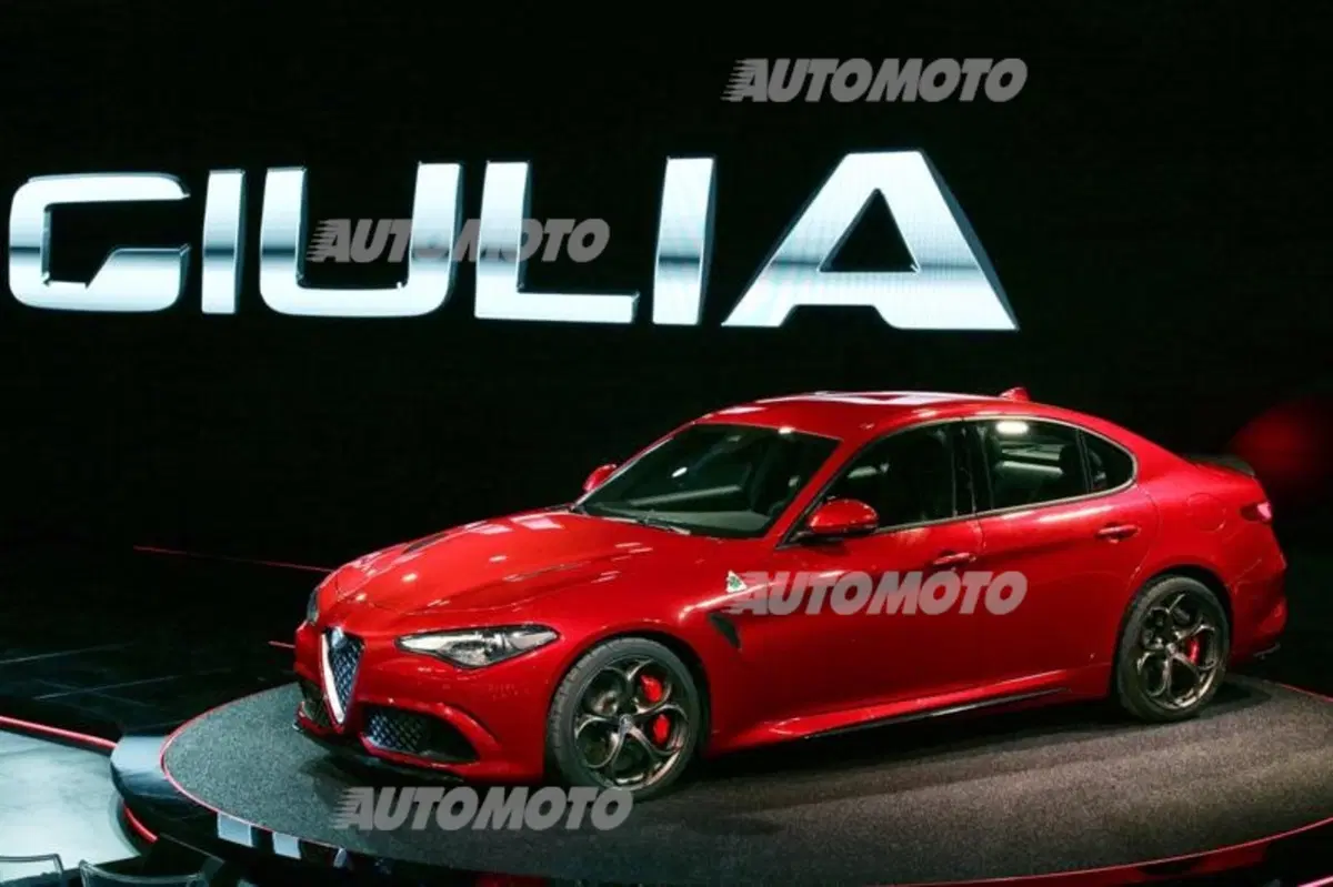 Alfa Giulia in 7’43” al Nürburgring? Sarebbe più veloce di una M4! [Video] (9)