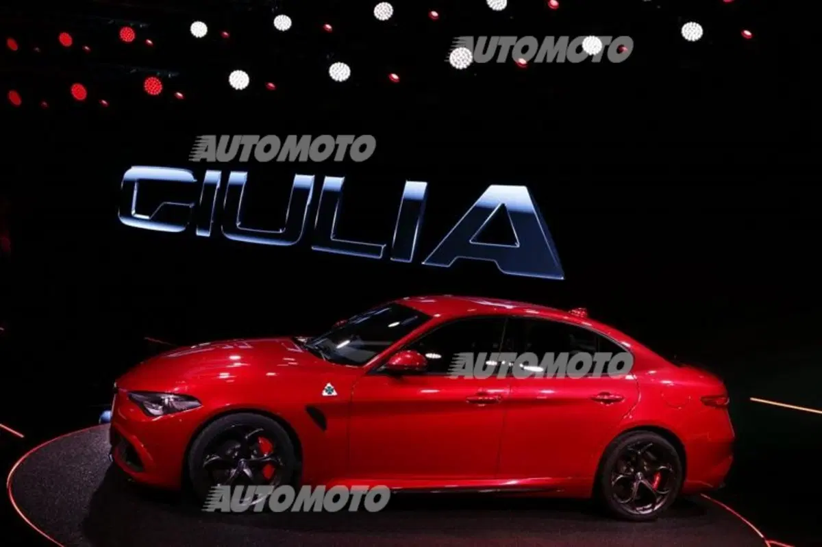 Alfa Giulia in 7’43” al Nürburgring? Sarebbe più veloce di una M4! [Video] (10)