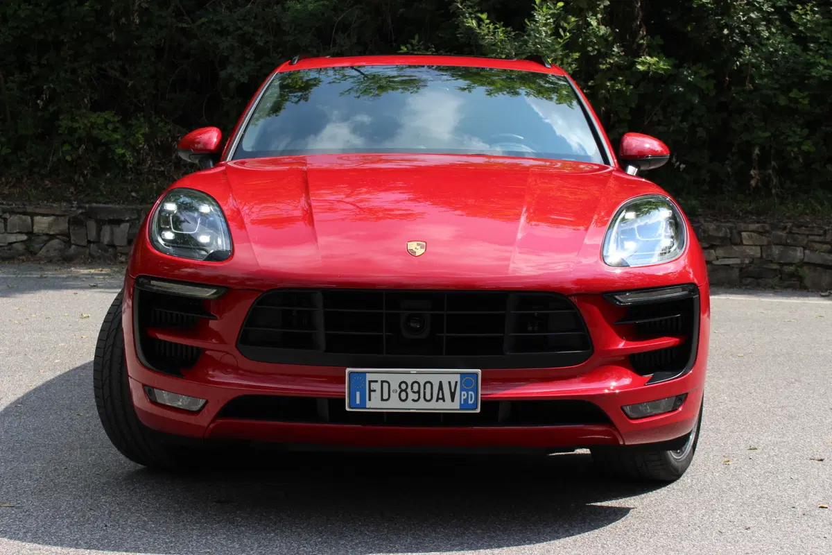 Porsche Macan GTS | Voce da urlo, divertimento puro (3)