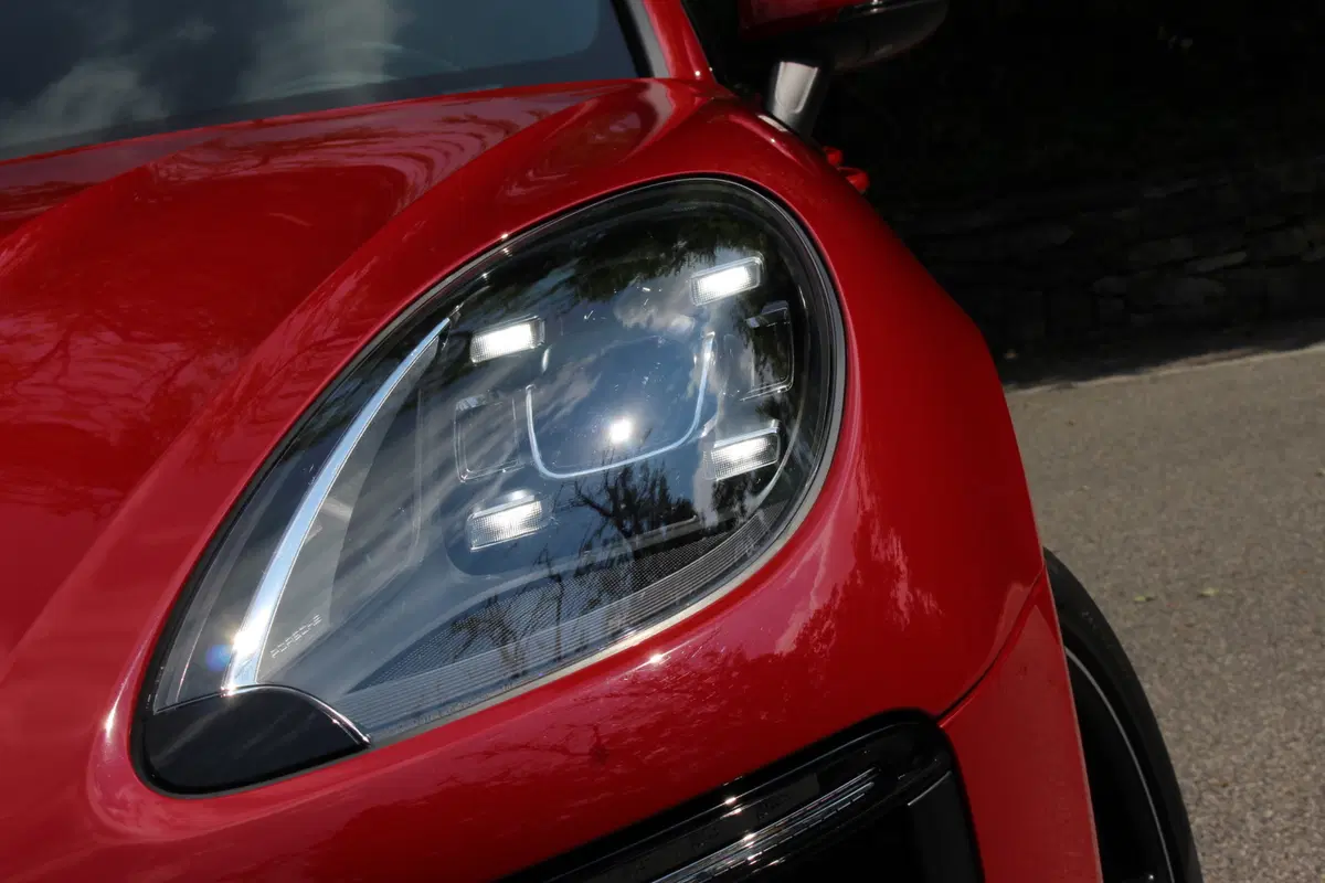 Porsche Macan GTS | Voce da urlo, divertimento puro (9)