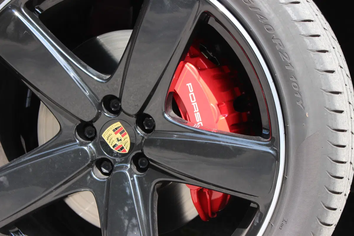 Porsche Macan GTS | Voce da urlo, divertimento puro (7)