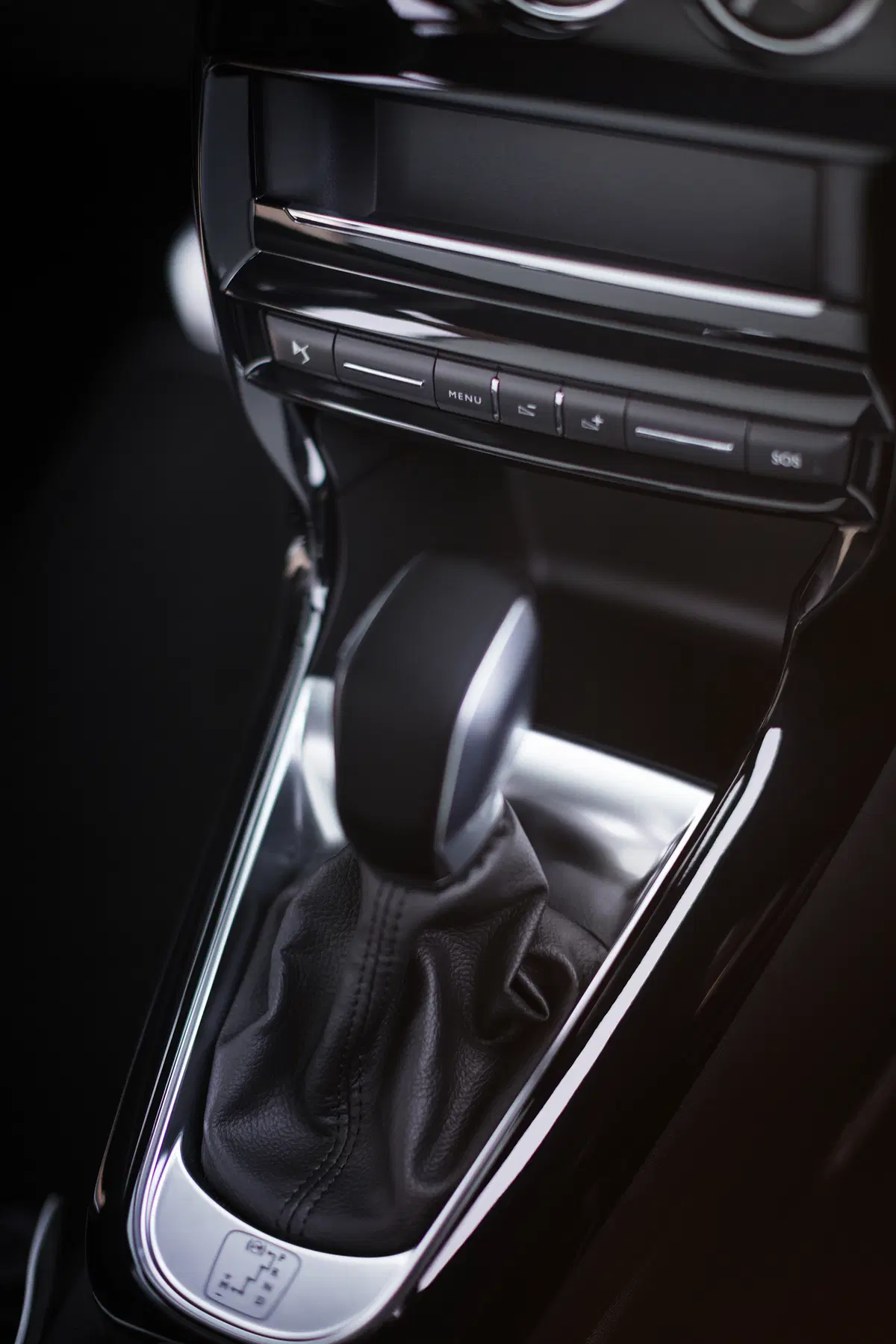 DS3 cabrio, refresh per la compatta sportiva francese (15)