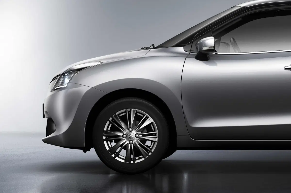 Nuova Suzuki Baleno: debutterà a Francoforte, su strada dal 2016 (2)