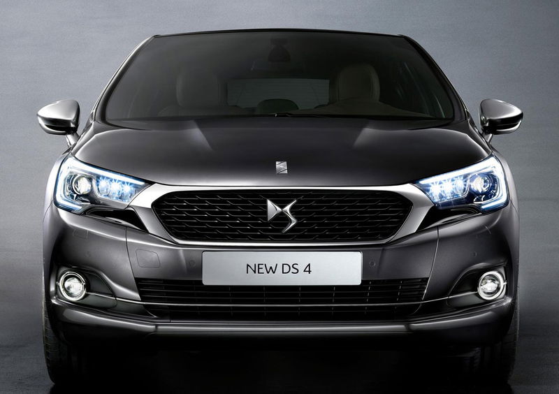 DS4 restyling: via il logo Citroen, arriva la Crossback