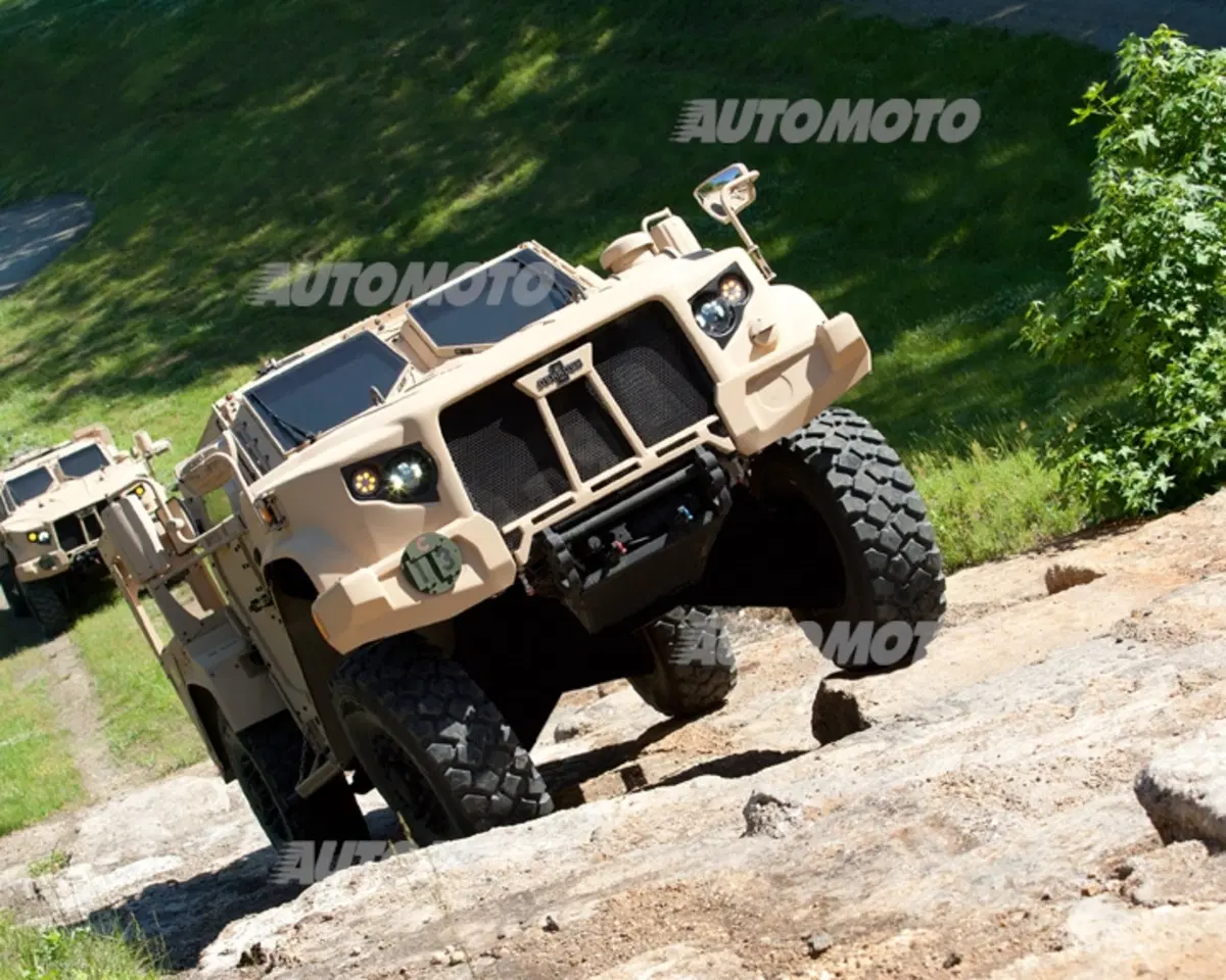 Oshkosh L-ATV, ecco il nuovo veicolo tattico dei Marines (10)