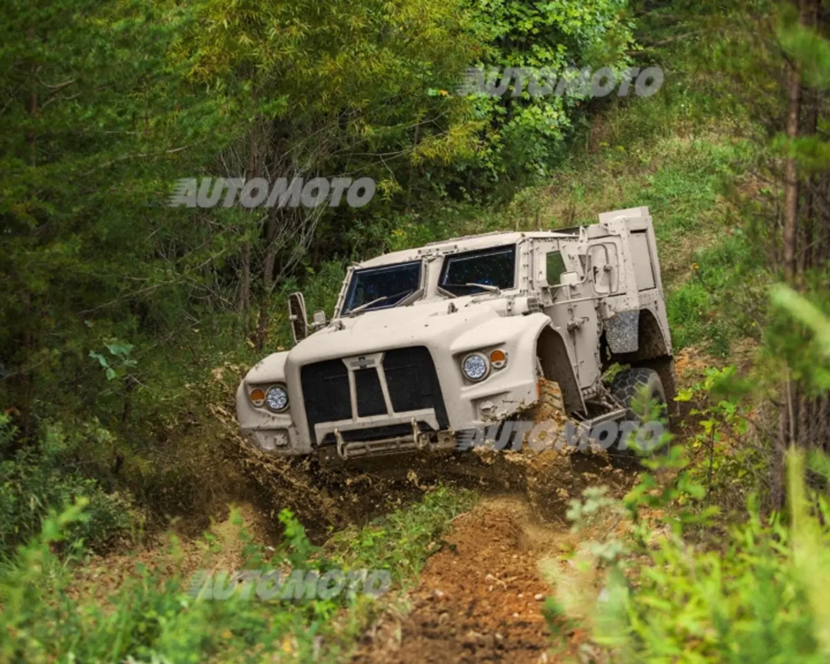 Oshkosh L-ATV, ecco il nuovo veicolo tattico dei Marines (11)