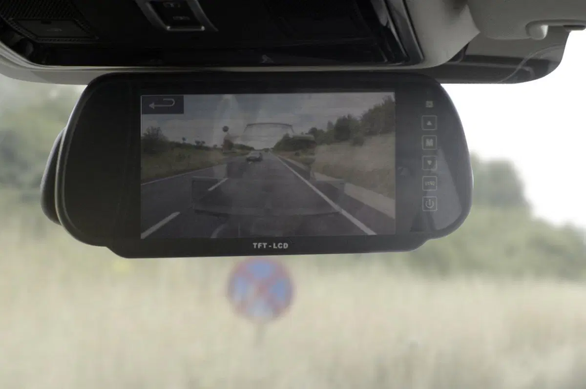 Land Rover Trasparent Trailer: quando il rimorchio diventa trasparente (4)