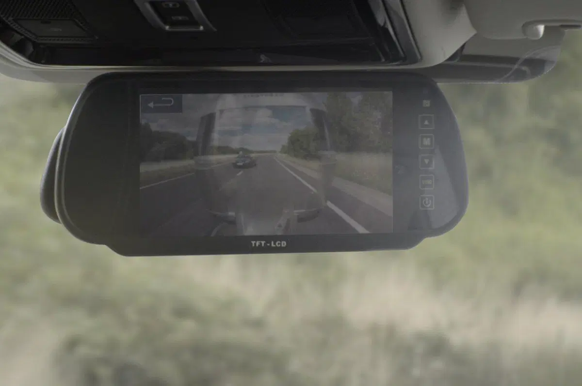 Land Rover Trasparent Trailer: quando il rimorchio diventa trasparente (6)