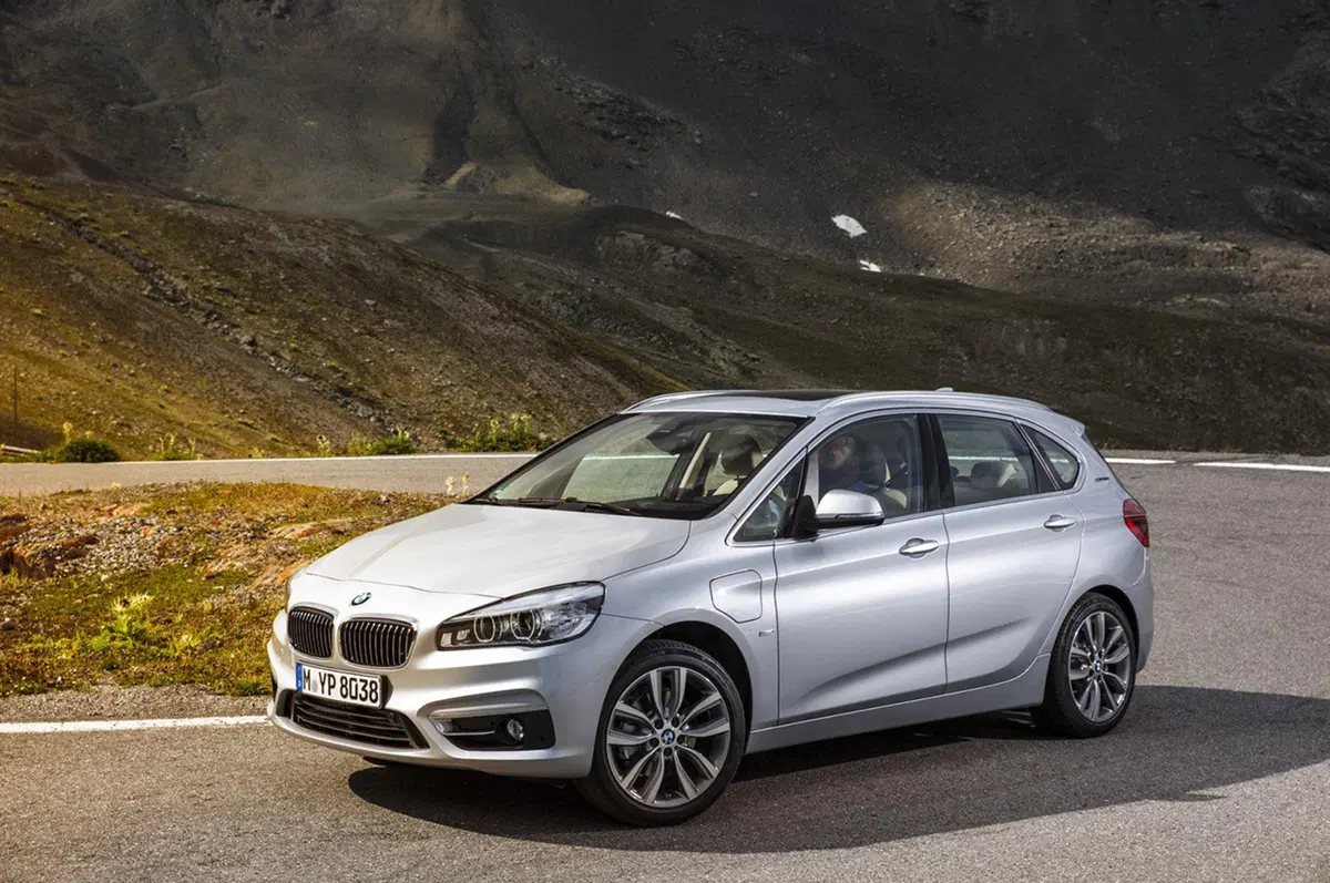 BMW 225xe: la Serie 2 Active Tourer diventa plug-in (2)