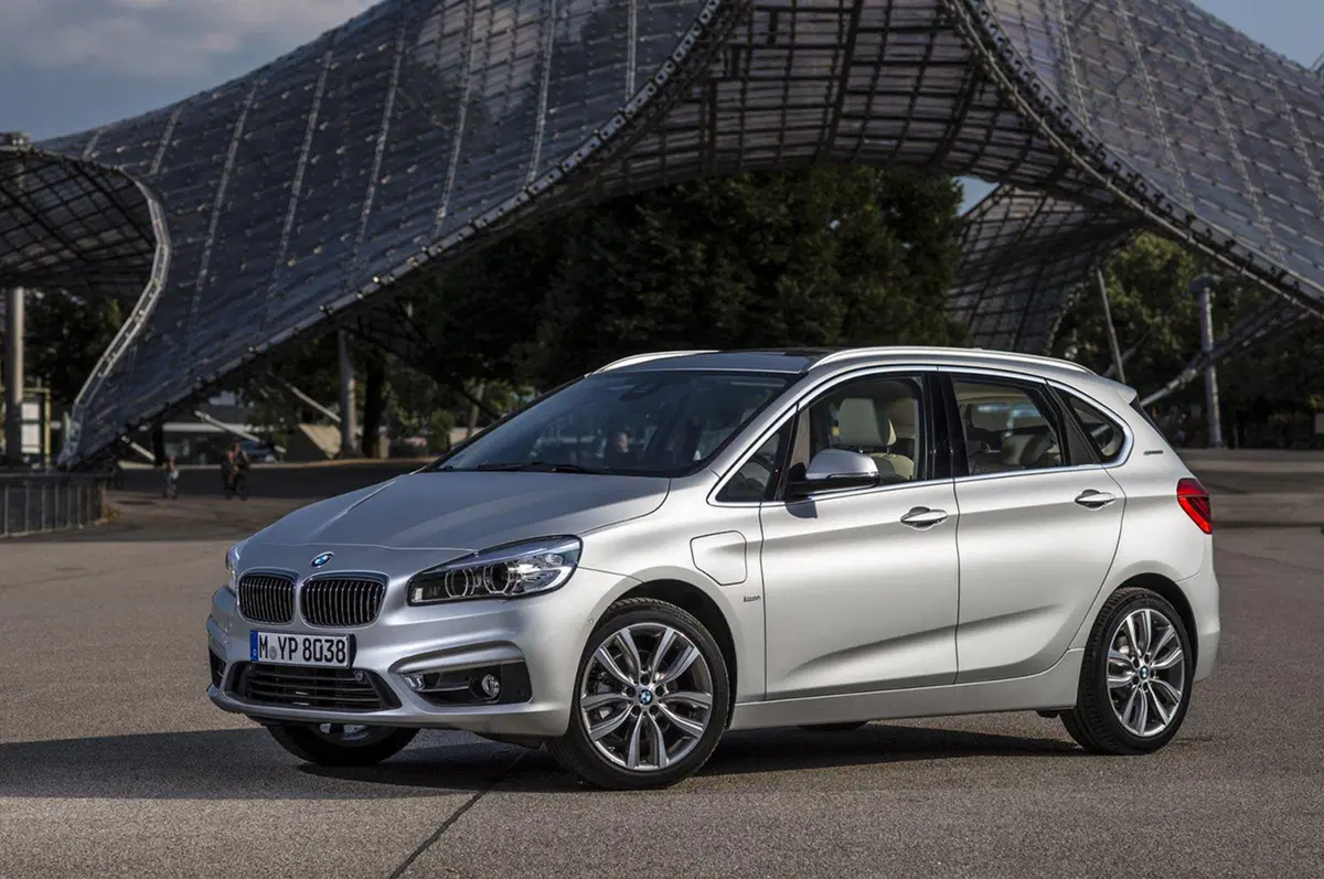 BMW 225xe: la Serie 2 Active Tourer diventa plug-in (3)
