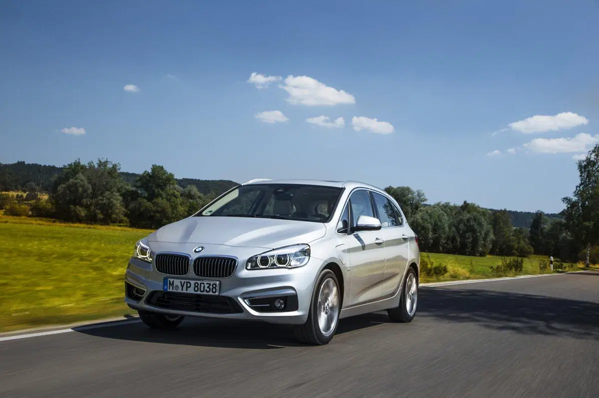 BMW 225xe: la Serie 2 Active Tourer diventa plug-in (6)