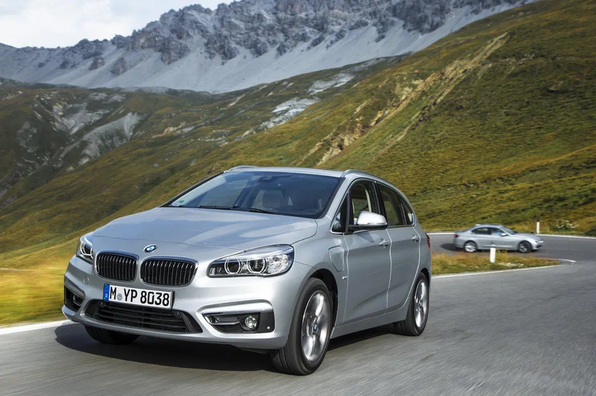 BMW 225xe: la Serie 2 Active Tourer diventa plug-in (8)