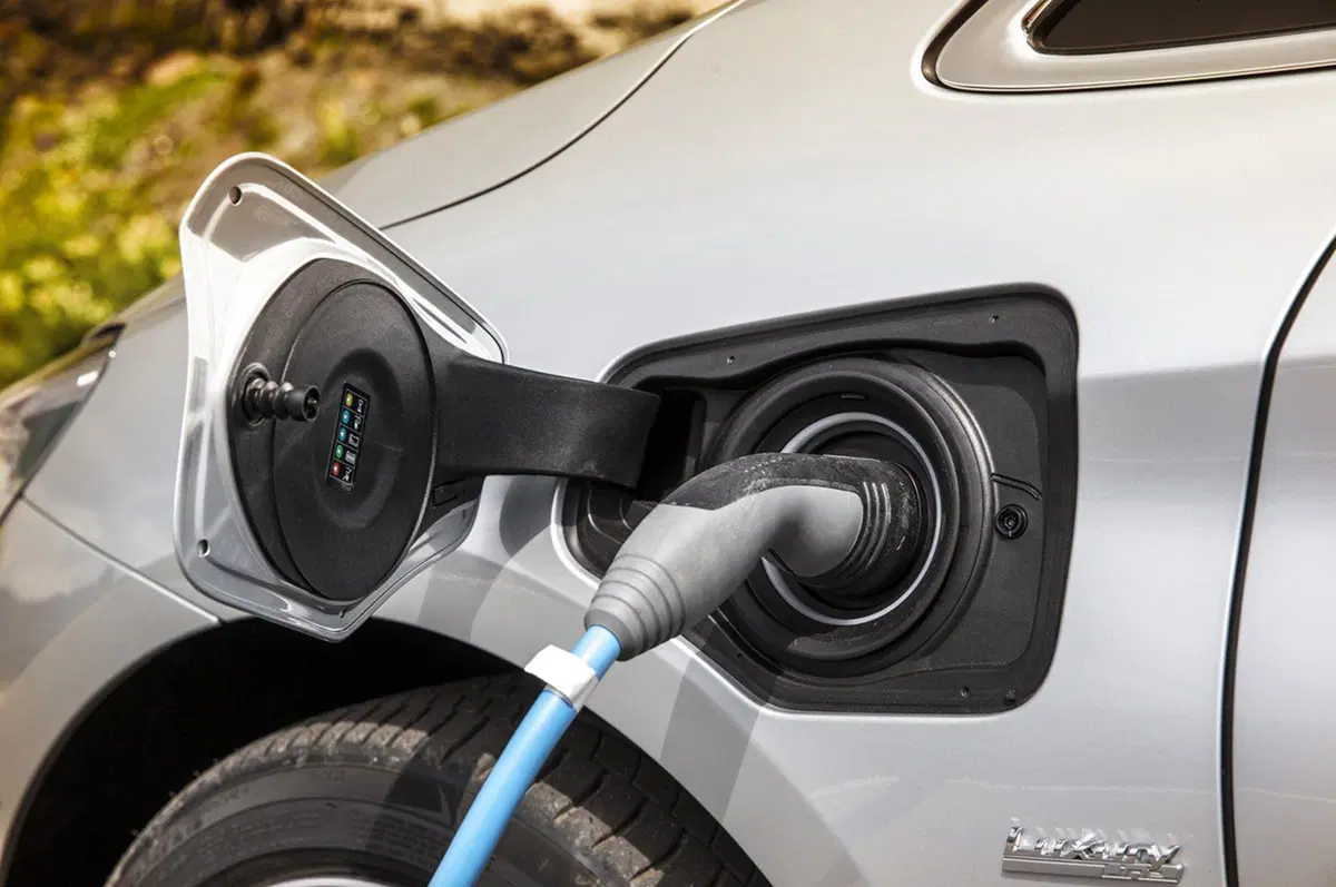 BMW 225xe: la Serie 2 Active Tourer diventa plug-in (12)
