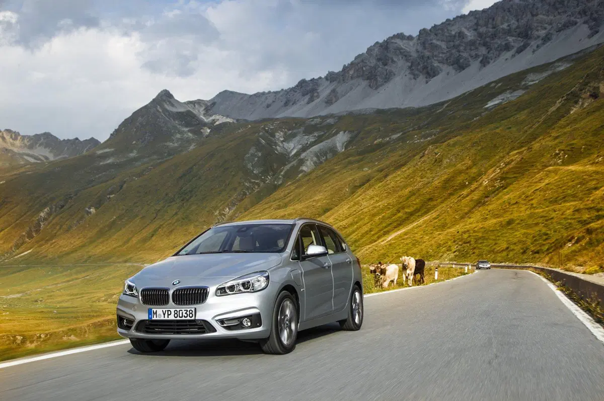 BMW 225xe: la Serie 2 Active Tourer diventa plug-in (13)