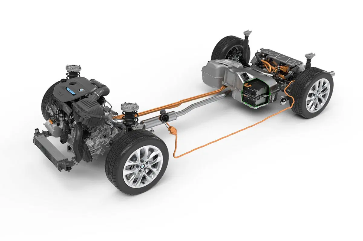 BMW 225xe: la Serie 2 Active Tourer diventa plug-in (15)